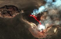 Dieses von Maxar Technologies veröffentlichte Farbinfrarotbild zeigt Lava, die aus dem Ätna auf Sizilien fließt. 4. Juli 2024