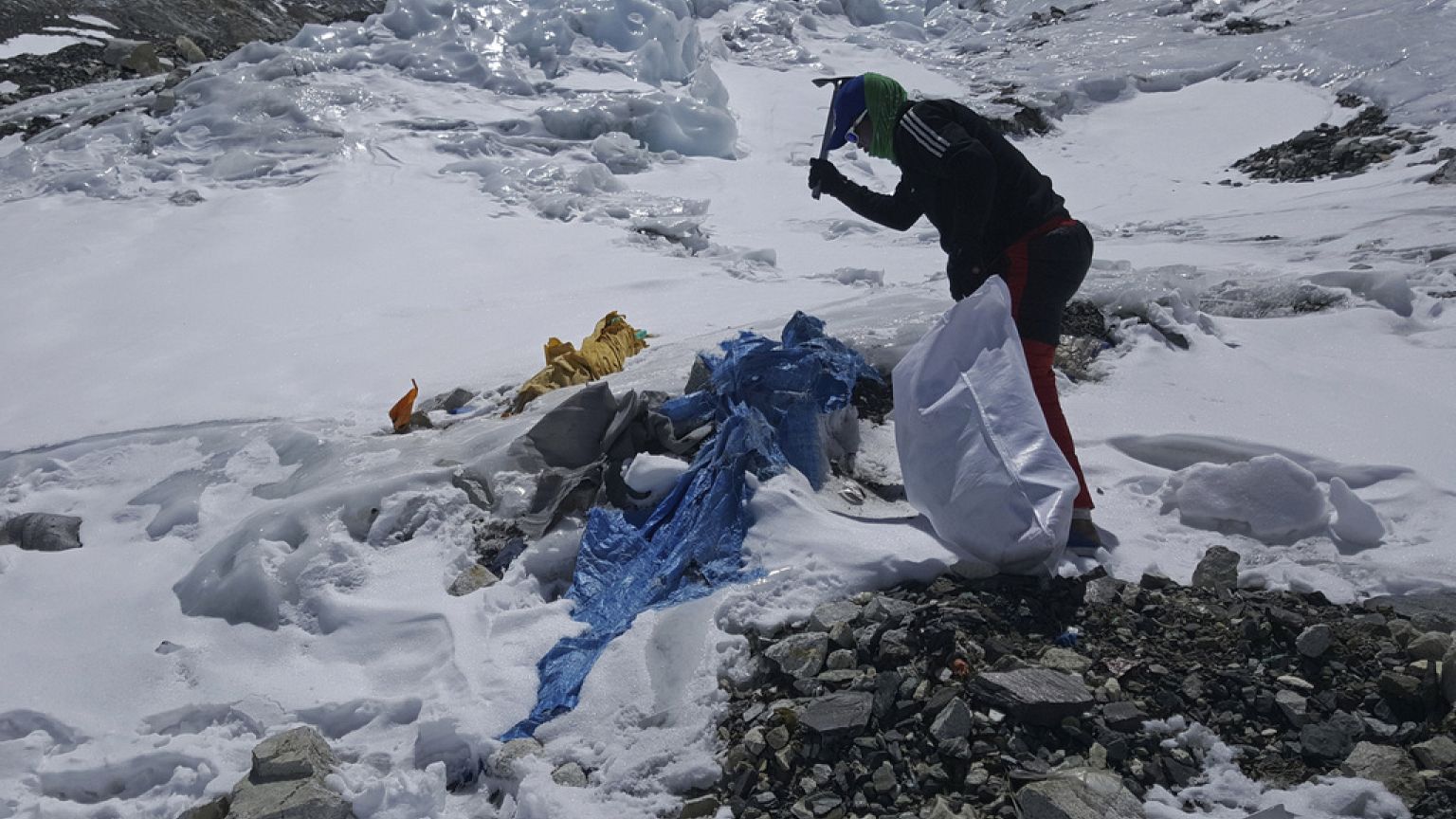 Mount Everest camp will take years to clean, says local sherpa | Euronews