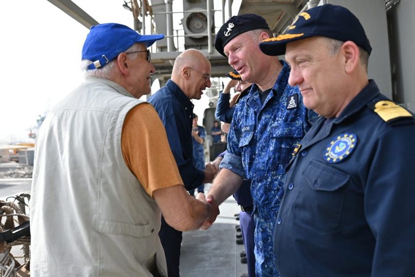 Επίσκεψη ΥΕΘΑ Ν. Δένδια και Ύπατου Εκπροσώπου της ΕΕ J. Borrell στη Φρεγάτα «ΨΑΡΑ» που ναυλοχεί στο Τζιμπουτί