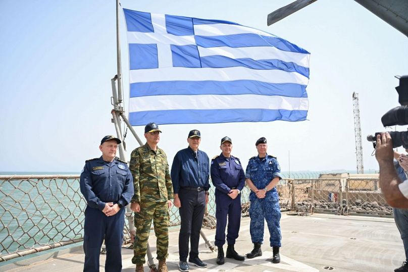 Επίσκεψη ΥΕΘΑ Ν. Δένδια και Ύπατου Εκπροσώπου της ΕΕ J. Borrell στη Φρεγάτα «ΨΑΡΑ» που ναυλοχεί στο Τζιμπουτί