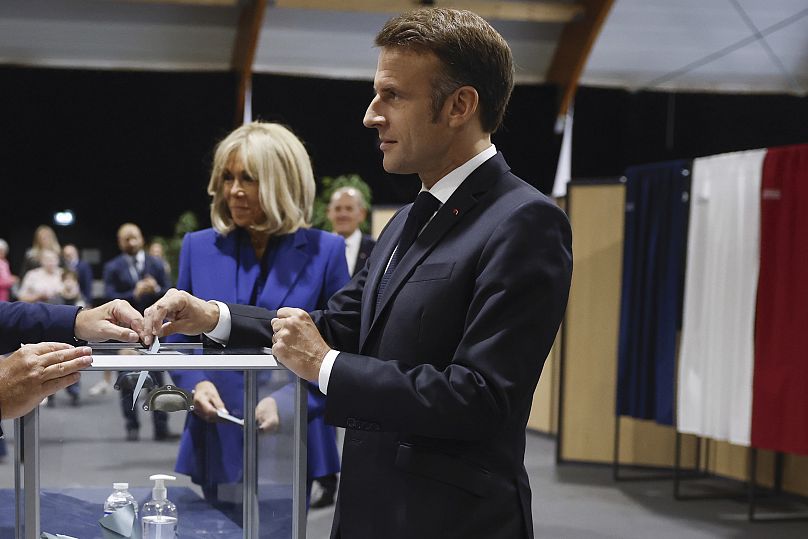 Emmanuel Macron a déposé son bulletin dans l’urne au Touquet.