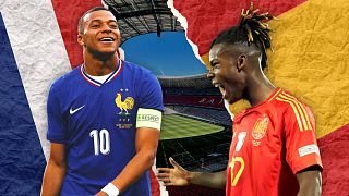 Kylian Mbappé, a la izquierda, y el español Nico Williams, a la derecha