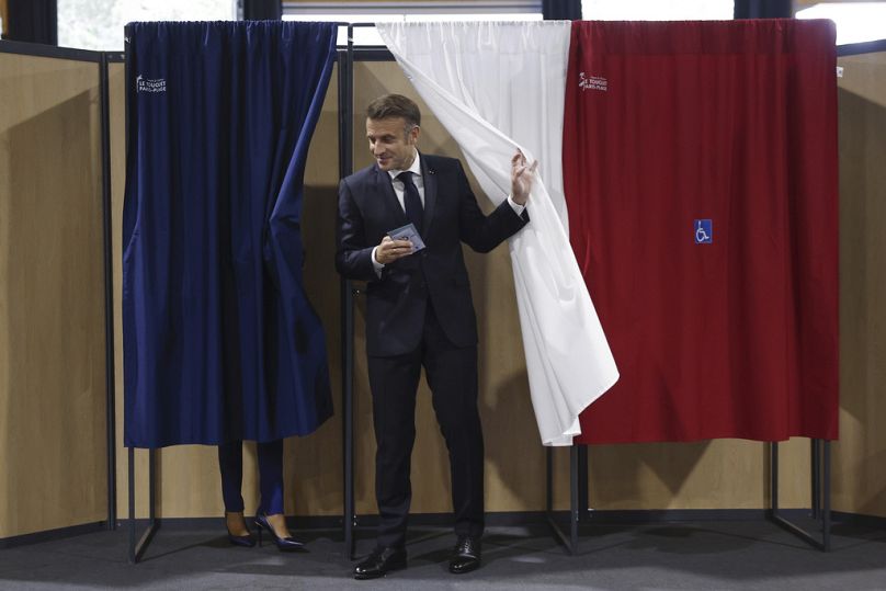 Il presidente Macron al voto