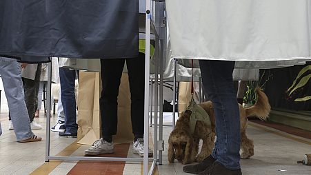 Stimmabgabe an diesem Sonntag bei der Parlamentswahl in Paris in Frankreich 