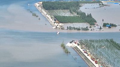 عمليات الإنقاذ جارية لمنع حدوث فيضانات كارثية