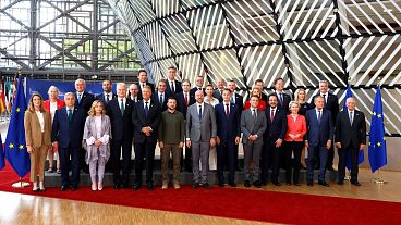 عکس دسته‌جمعی رهبران اتحادیه اروپا در نشست بروکسل به تاریخ ۲۷ ژوئن ۲۰۲۴.