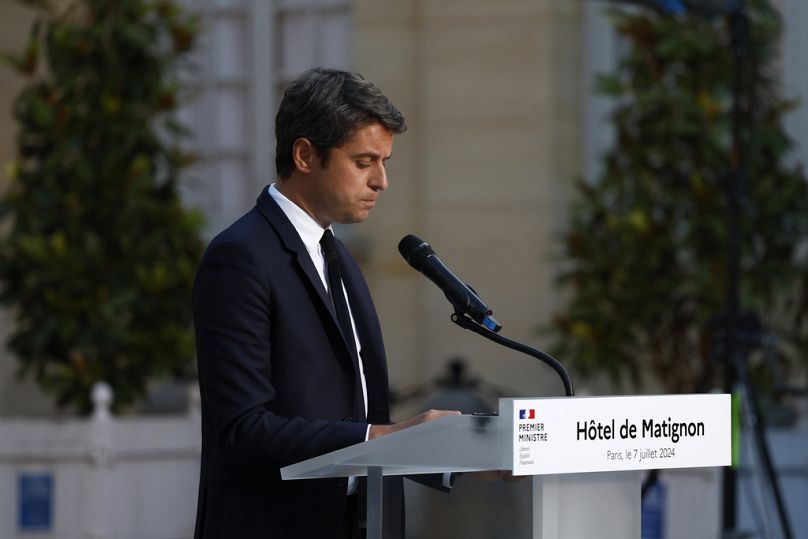 O primeiro-ministro francês Gabriel Attal discursa após a segunda volta das eleições legislativas, domingo, 7 de julho de 2024, em Paris.