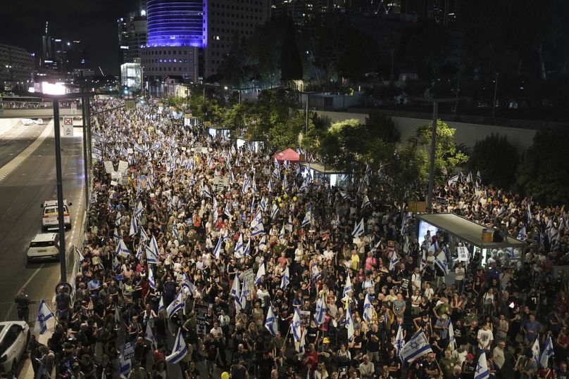 Göstericiler, Tel Aviv'de Hamas tarafından Gazze'de tutulan rehinelerin serbest bırakılması için eylem yapıyor, 6 Temmuz, 2024