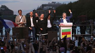 Выступление левых лидеров перед сторонниками в Париже.