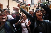 Anhänger der linkspopulistischen Partei La France Insoumise (Unbeugsames Frankreich) jubeln im Hauptquartier in der Wahlnacht.