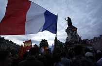 Emberek gyülekeznek a Republique téren a parlamenti választások második fordulóját követően.