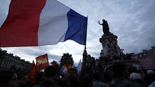 Emberek gyülekeznek a Republique téren a parlamenti választások második fordulóját követően.