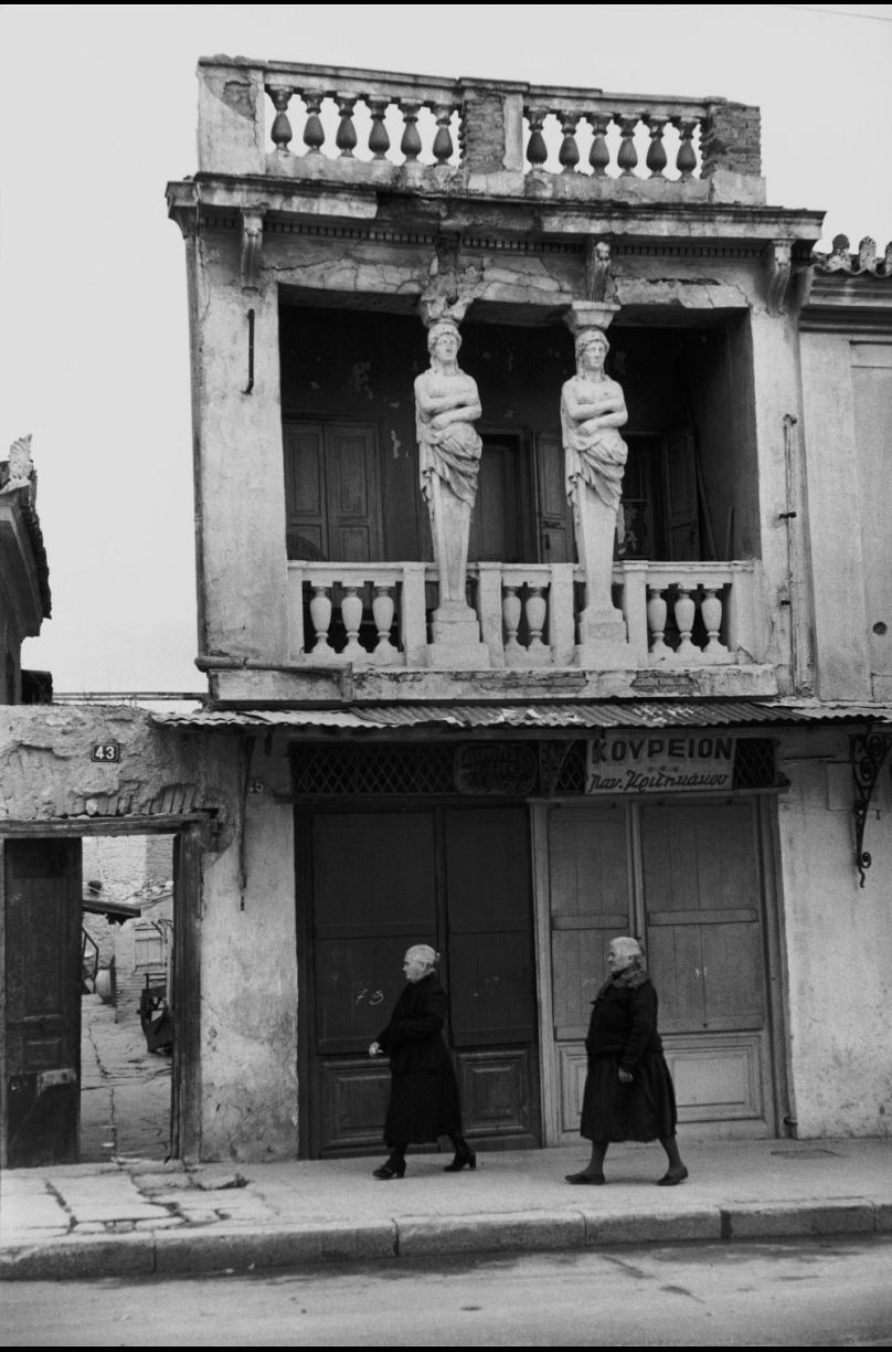 Henri Cartier-Bresson, Αγίων Ασωμάτων 45, Αθήνα, 1953. 