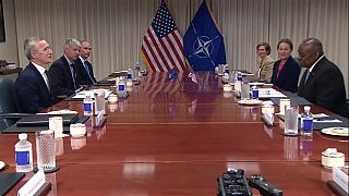 Jens Stoltenberg és Lloyd Austin a Pentagonban tartott megbeszélésen