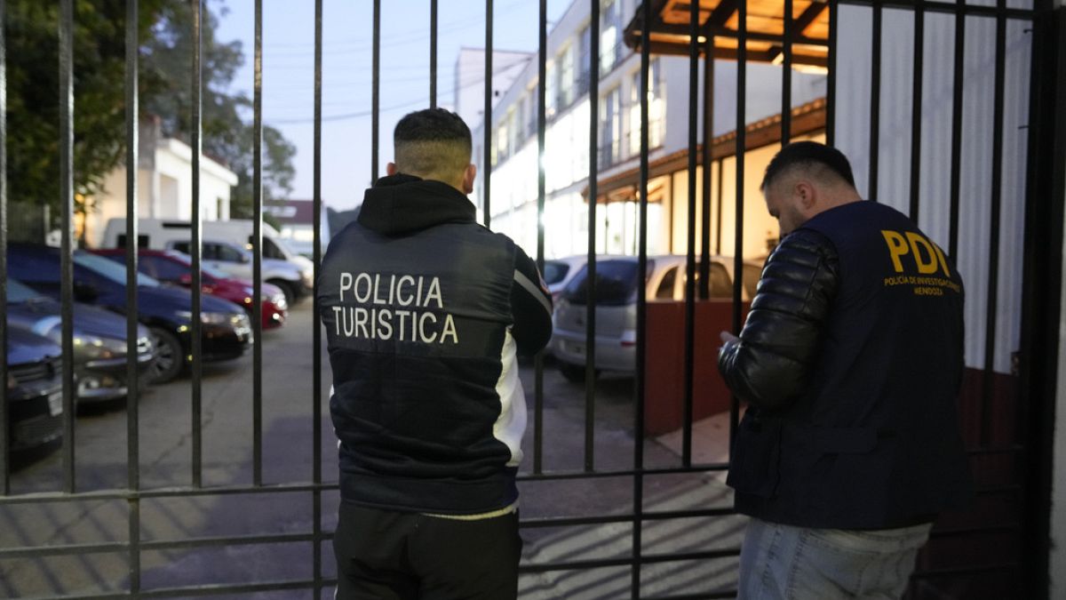 Vor dem Transfer von zwei der Vergewaltigung angeklagten französischen Rugby-Spielern von Buenos Aires nach Mendoza in Argentinien