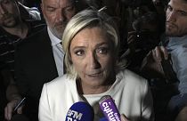 Aşırı sağcı Ulusal Ralli partisi lideri Marine Le Pen, 7 Temmuz 2024'te Paris'teki parti seçim gecesi Genel Merkezinde yasama seçimlerinin ikinci turunun ardından gazetecilere yanıt verdi