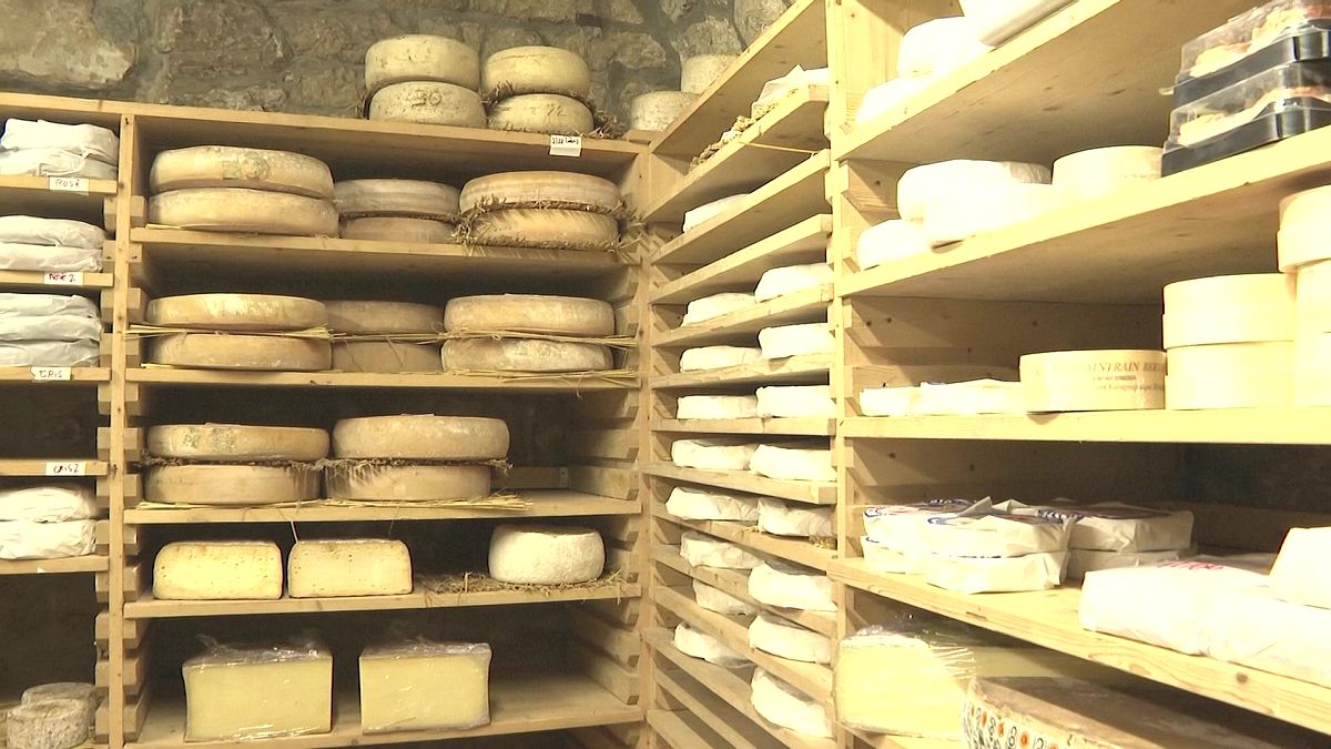 In Francia si producono almeno 1200 tipi diversi di formaggio