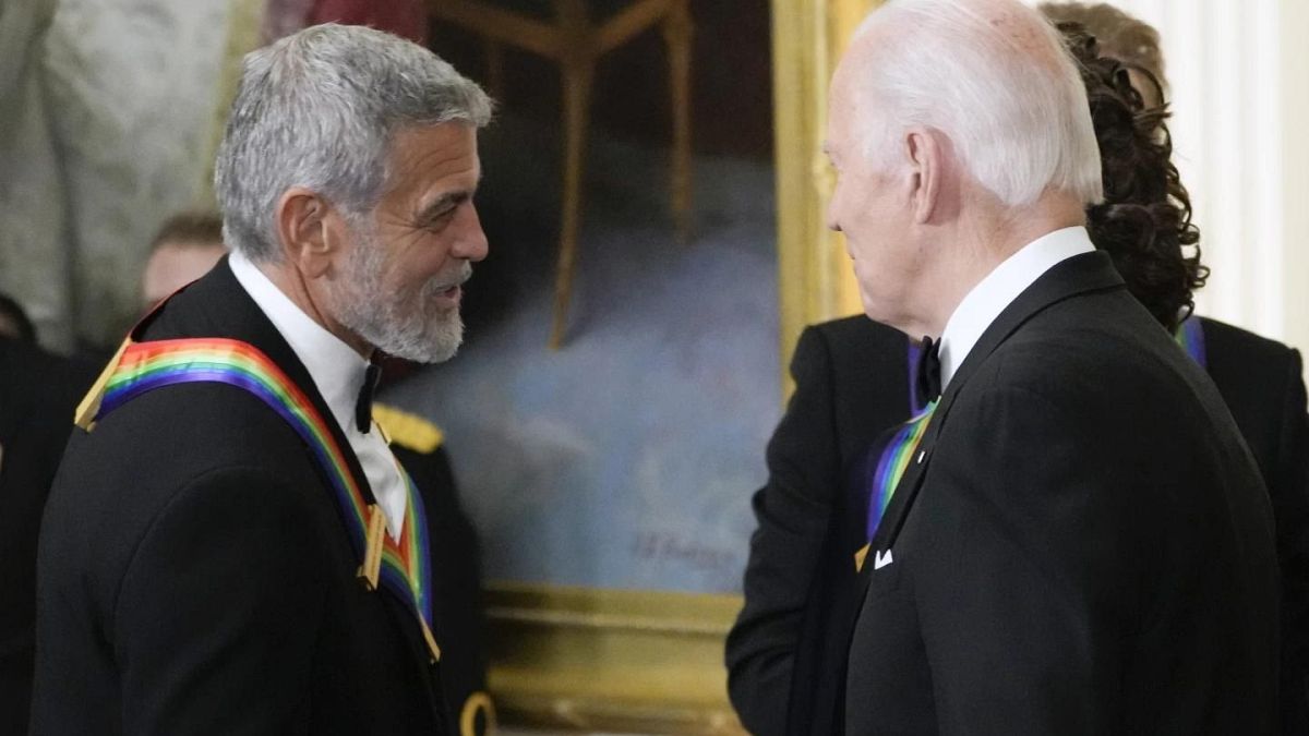 Ünlü aktör George Clooney ve ABD Başkanı Joe Biden.