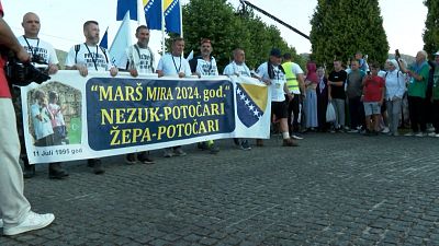 Des participants à la marche pour commémorer le massacre de Srebrenica en Bosnie Herzegovine