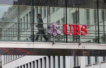  İsviçre'deki UBS Group AG merkezi arasında bulunan geçit, 7 Mayıs, 2024, İsviçre. (Fotoğraf: Getty Images)