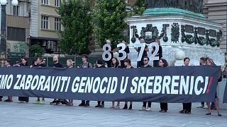 نشطاء بلغراد يقفون تكريمًا لضحايا سريبرينيتسا