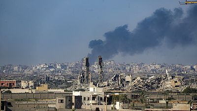 L'armée israélienne poursuit ses combats dans le centre de Gaza ce jeudi dans le quartier général de l’UNRWA. 