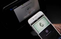 O Apple Pay é demonstrado após o seu lançamento. 
