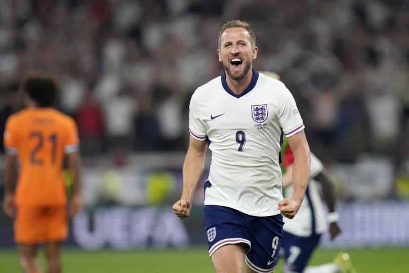 Harry Kane celebra a qualificação da Inglaterra para a final após o jogo contra a Holanda em Dortmund