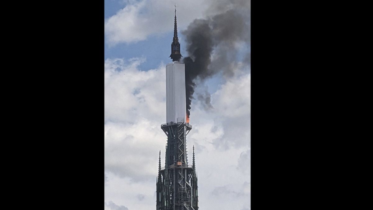 Incêndio na catedral de Rouen