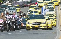 سائقو الأجرة في أثينا يواصلون إضرابهم ضد التعديلات الحكومية