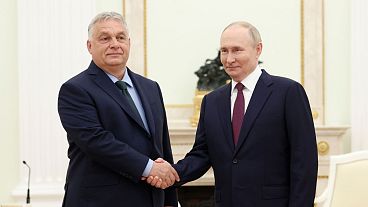 اوربان، نخست‌وزیر مجارستان سمت چپ و ولادیمیر پوتین، رئیس‌جمهوری روسیه سمت راست 