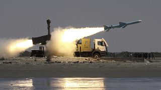 صاروخ نور إيراني الصنع يستخدمه الحوثيون في استهداف السفن في البحر الأحمر