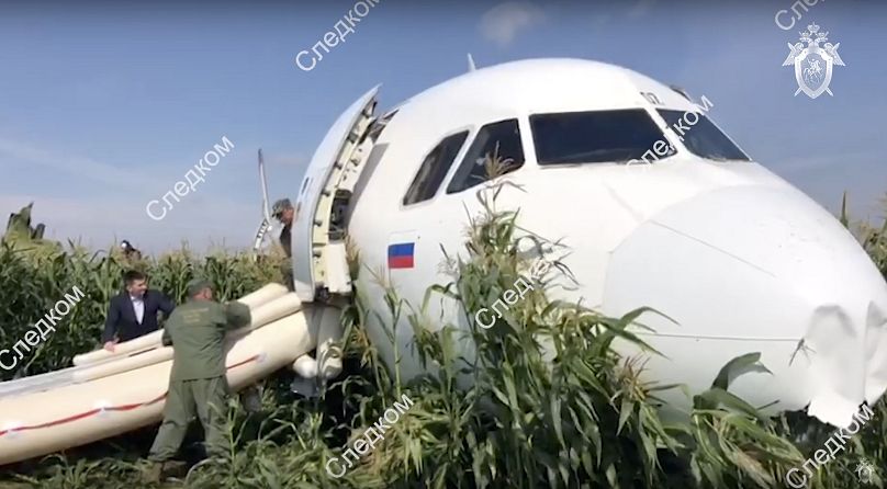 A gép a csodával határos módon nem tört össze és nem robbant fel