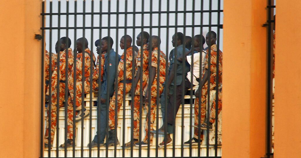 Inmates escape Niger prison that holds militants Inmates escape Niger prison that holds militants