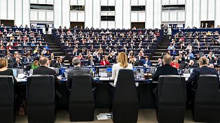Os deputados ao Parlamento Europeu reúnem-se em Estrasburgo para a primeira sessão plenária após as eleições de junho.