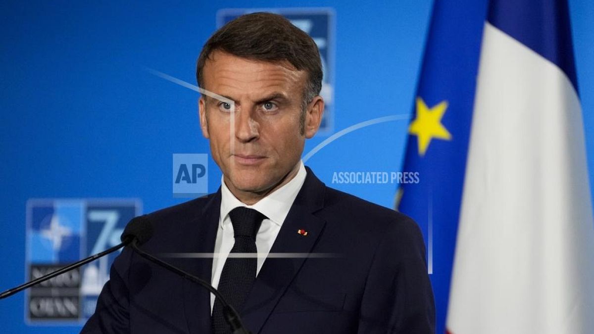 Frankreichs Präsident Emmanuel Macron lehnt eine linke Regierung ab, obwohl das Linksbündnis "Neue Volksfront" die Parlamentswahl gewonnen hat. 