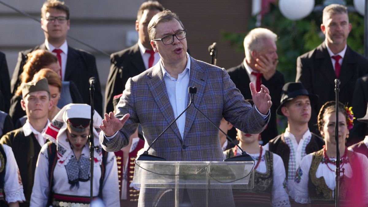 Der serbische Präsident Aleksandar Vucic spricht auf der „Allserbischen Versammlung“ in Belgrad am 8. Juni 2024.