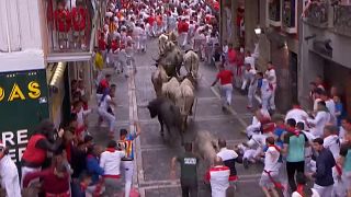 سباق الثيران بمهرجان سان فيرمين الإسباني
