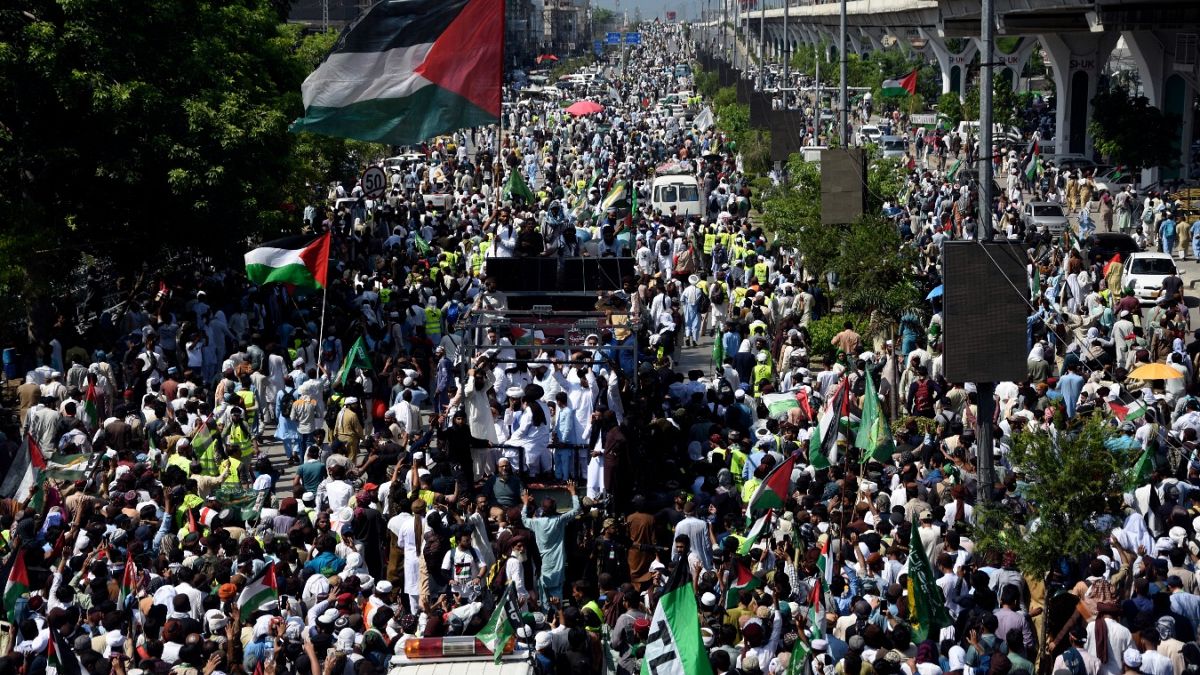  مسيرة حاشدة في باكستان ضد اسرائيل ودعما غزة