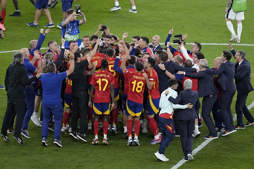 España celebrando la victoria