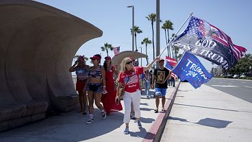 Cumhuriyetçi başkan adayı eski Başkan Donald Trump'a destek için 15 Temmuz'da Huntington Beach, Kaliforniya'da miting düzenlendi