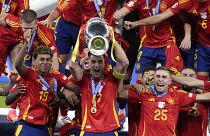Сборная Испании с кубком чемпионов Европы