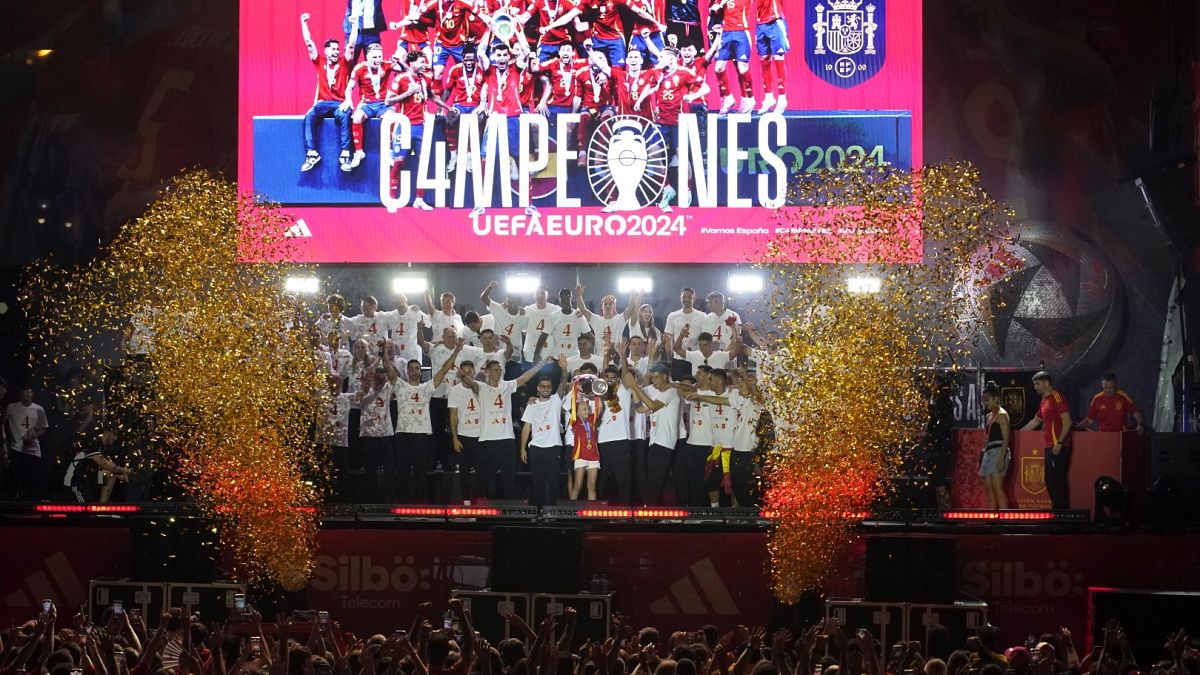 España campeona de Europa: la selección nacional recibida por la familia real y una multitud vitoreando en Madrid