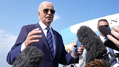 US-Präsident Joe Biden antwortet auf Fragen von Reporter.