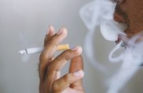 Quase um quarto da população da UE ainda fuma, de acordo com uma nova investigação