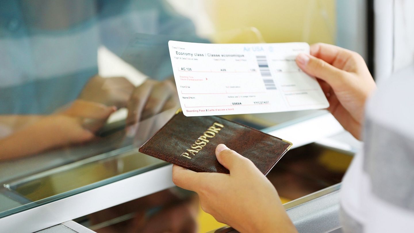 Yurt dışı çıkış harcına beklenen zam geldi: 500 TL | Euronews