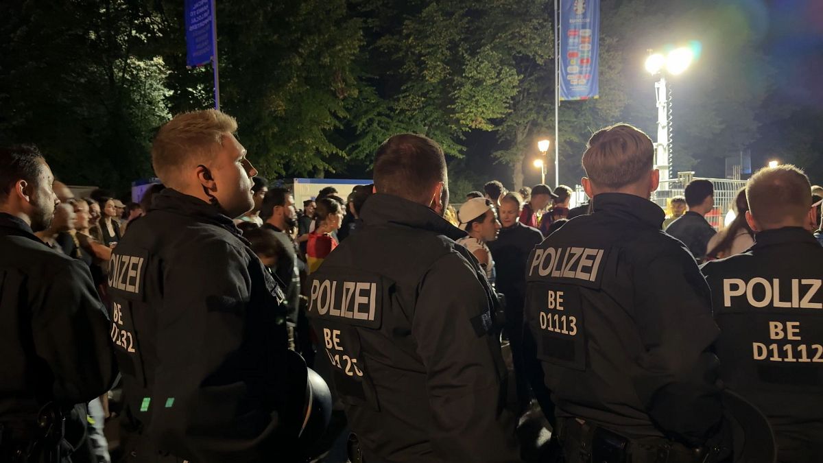 Des policiers allemands pendant l'Euro 2024