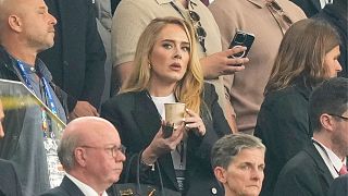 Adele müziğe ara vereceğini doğrulayarak bombayı patlattı - Euro 2024'te Hollanda ile İngiltere arasında oynanan yarı final maçının başlangıcında görülüyor