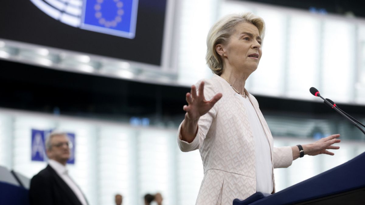 La Presidenta de la Comisión Europea, Ursula von der Leyen, se dirige al Pleno del Parlamento Europeo en Estrasburgo, el 18 de julio de 2024.