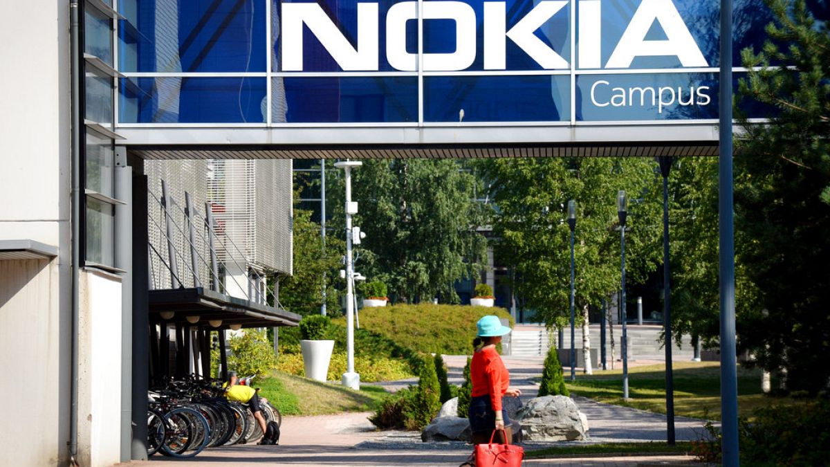 Подобно на своя шведски конкурент Ericsson Nokia страда от това